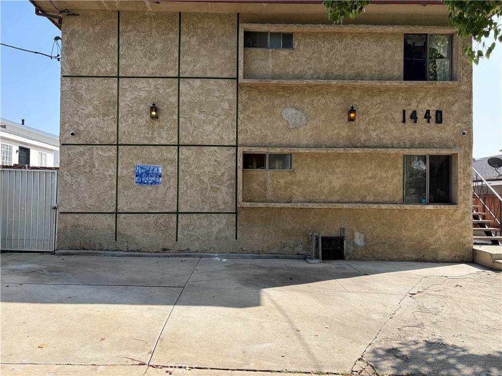 1440 Tremont - Photo 1