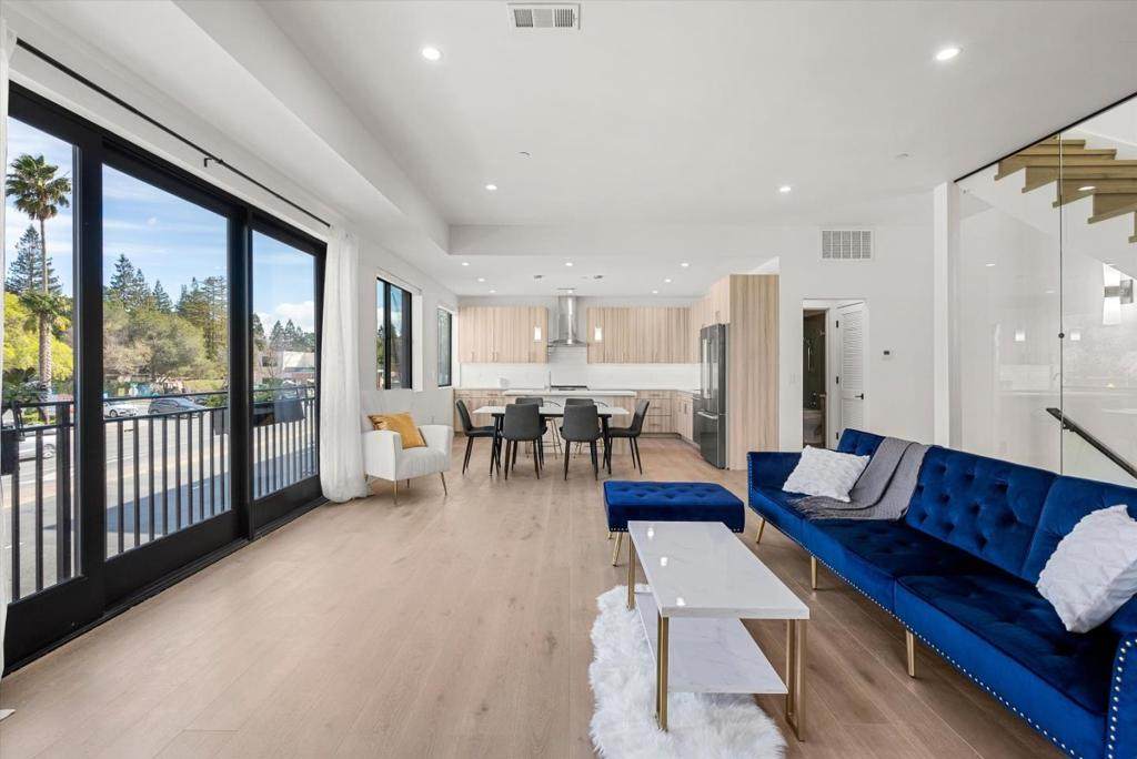 924 Woodside Road - Photo 1