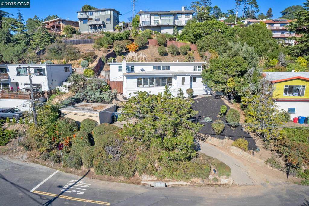 1140 King Dr - Photo 1