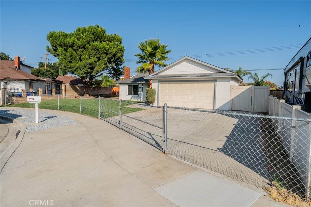 9825 Chantry - Photo 1