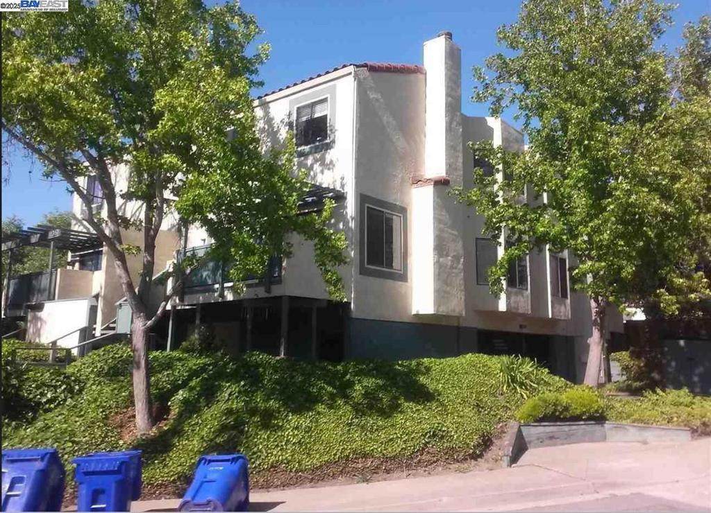 1704 Dalessi Dr - Photo 1