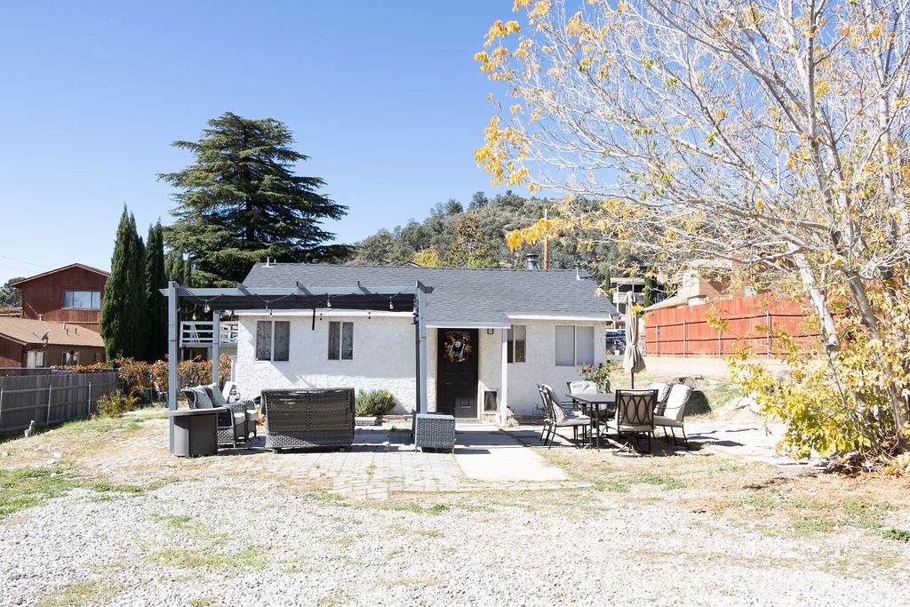 4200 Maple Trail - Photo 1