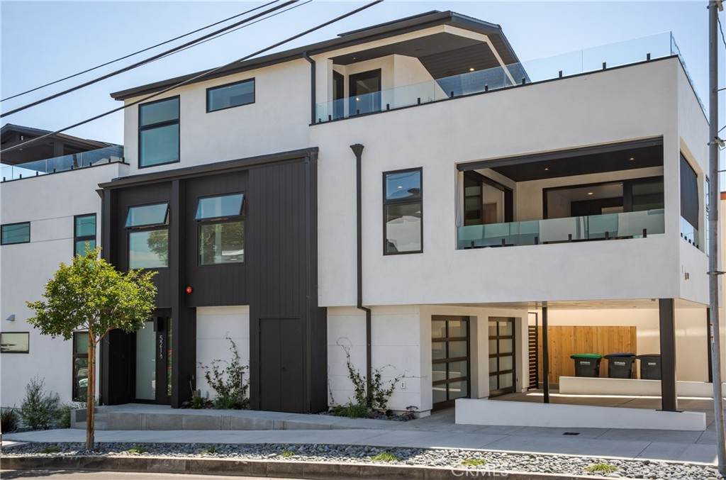 521 1/2 Iris - Photo 1