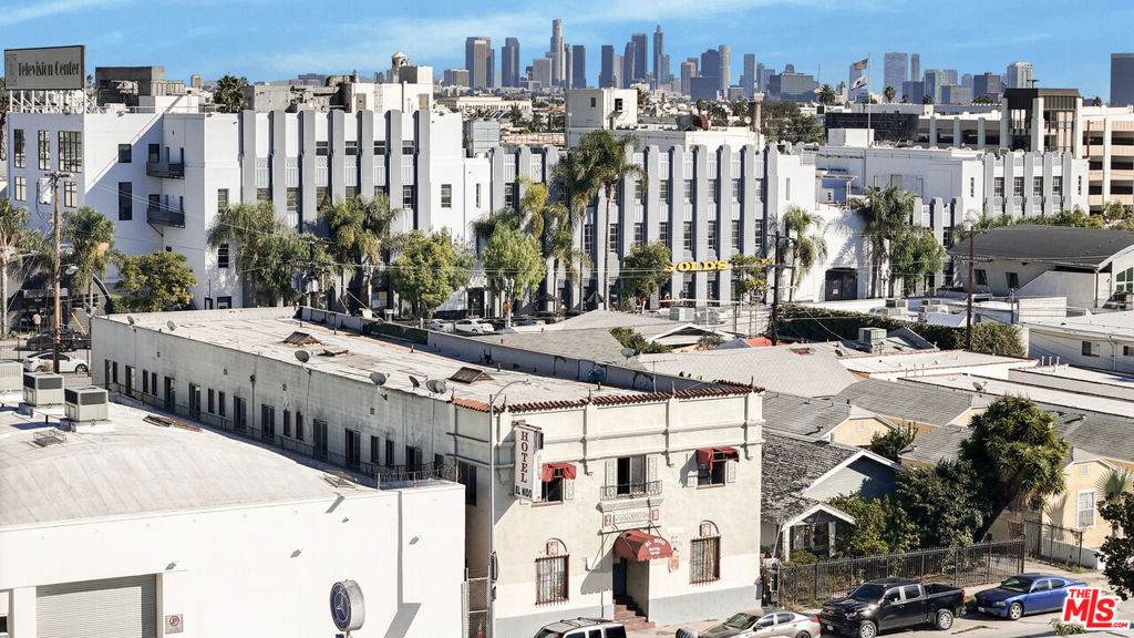 1042 Wilcox Avenue - Photo 1