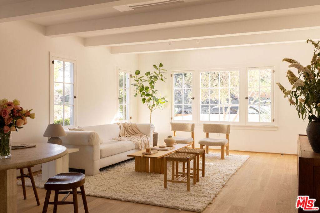 1443 Allison Ave - Photo 1