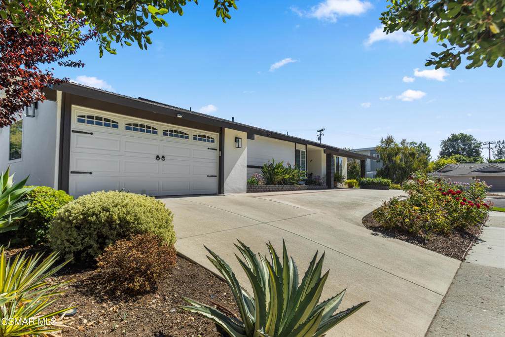 984 Harris Court - Photo 1