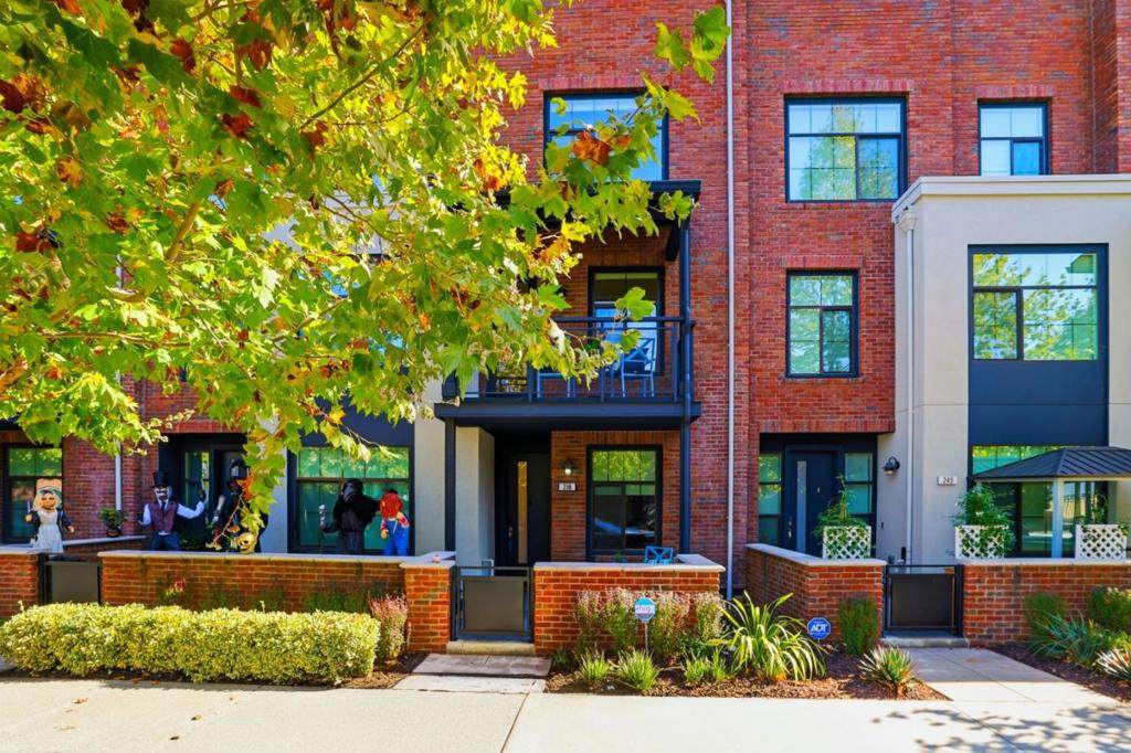 238 Railway Avenue - Photo 1