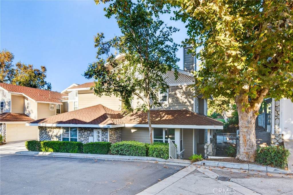 704 Chandler - Photo 1