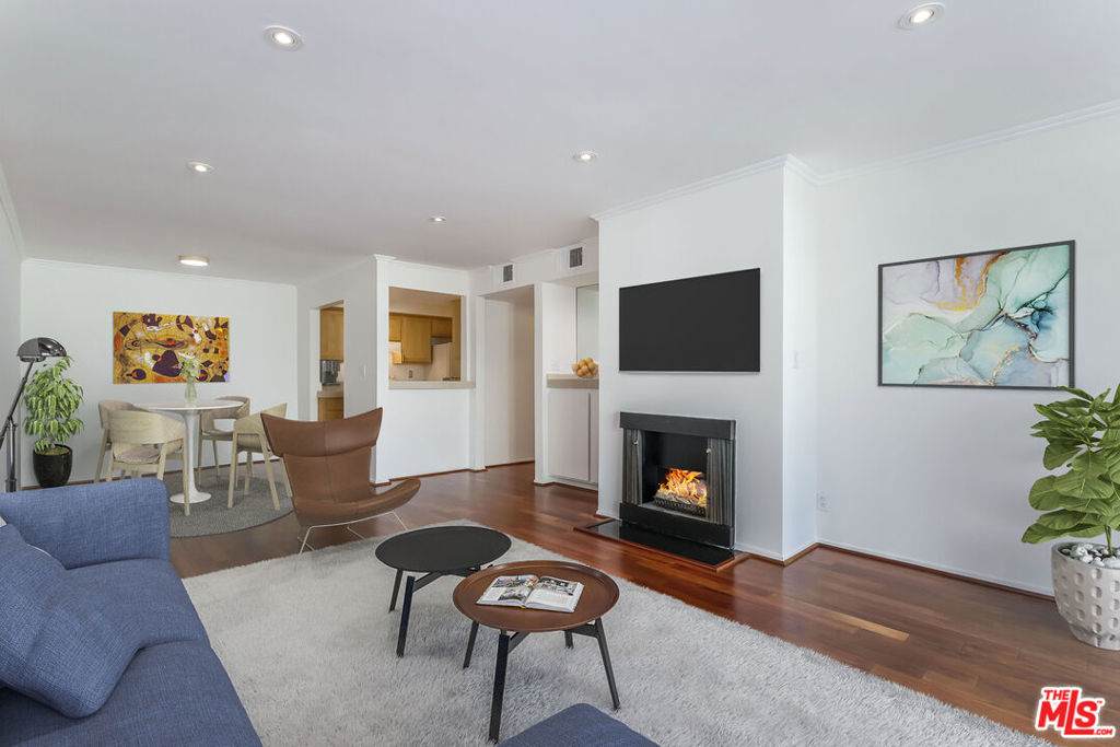 906 Doheny Drive - Photo 1