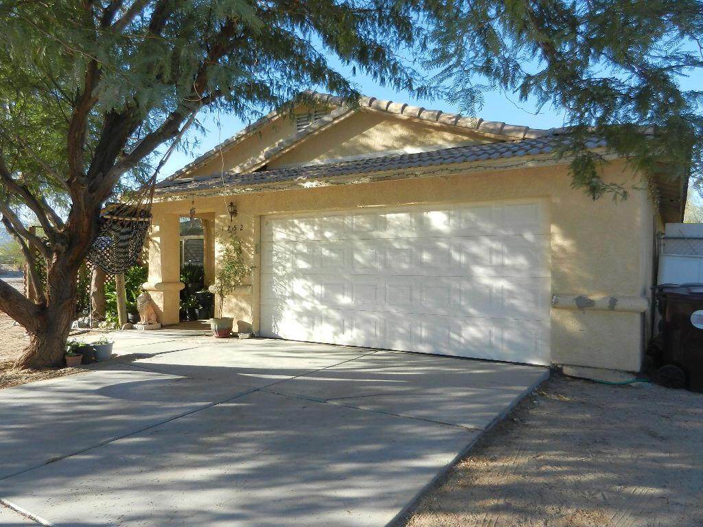 1252 Roselle Avenue - Photo 1