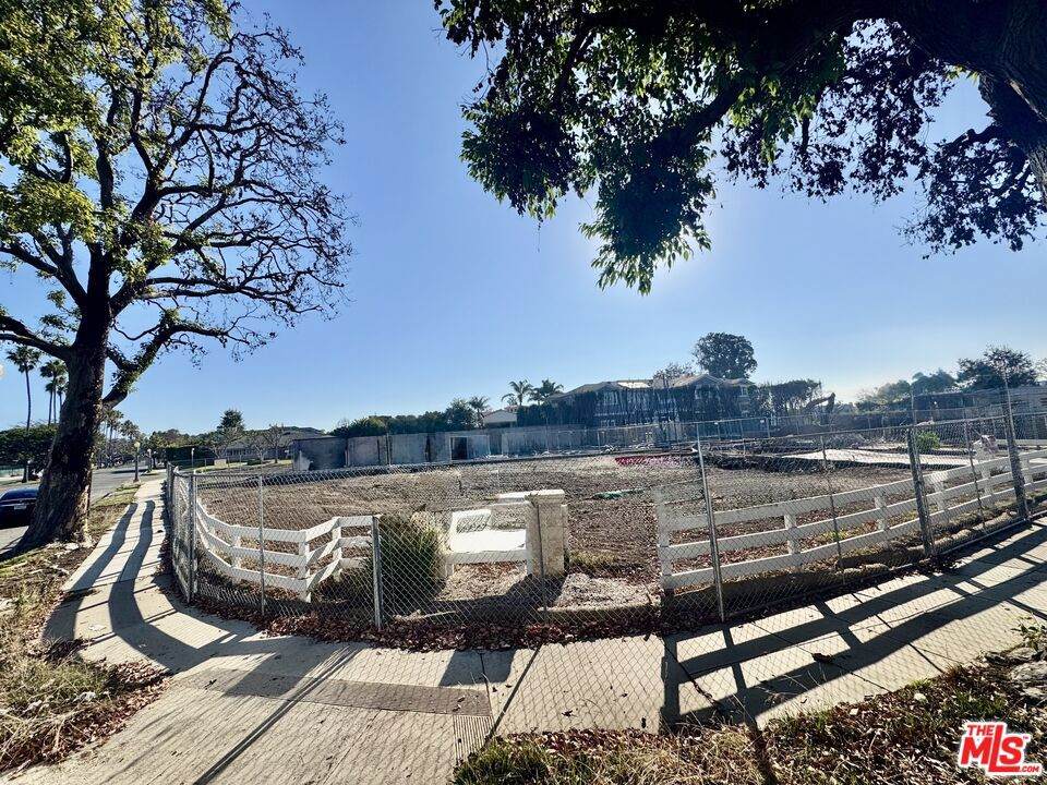 620 El Cerco Place - Photo 1