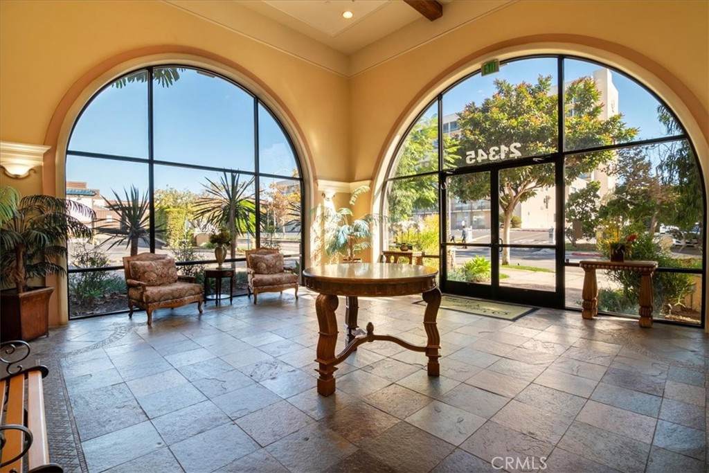 21345 Hawthorne - Photo 1