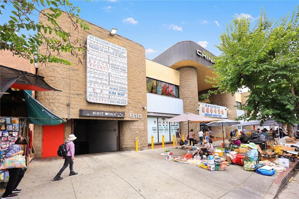 818 Broadway - Photo 1