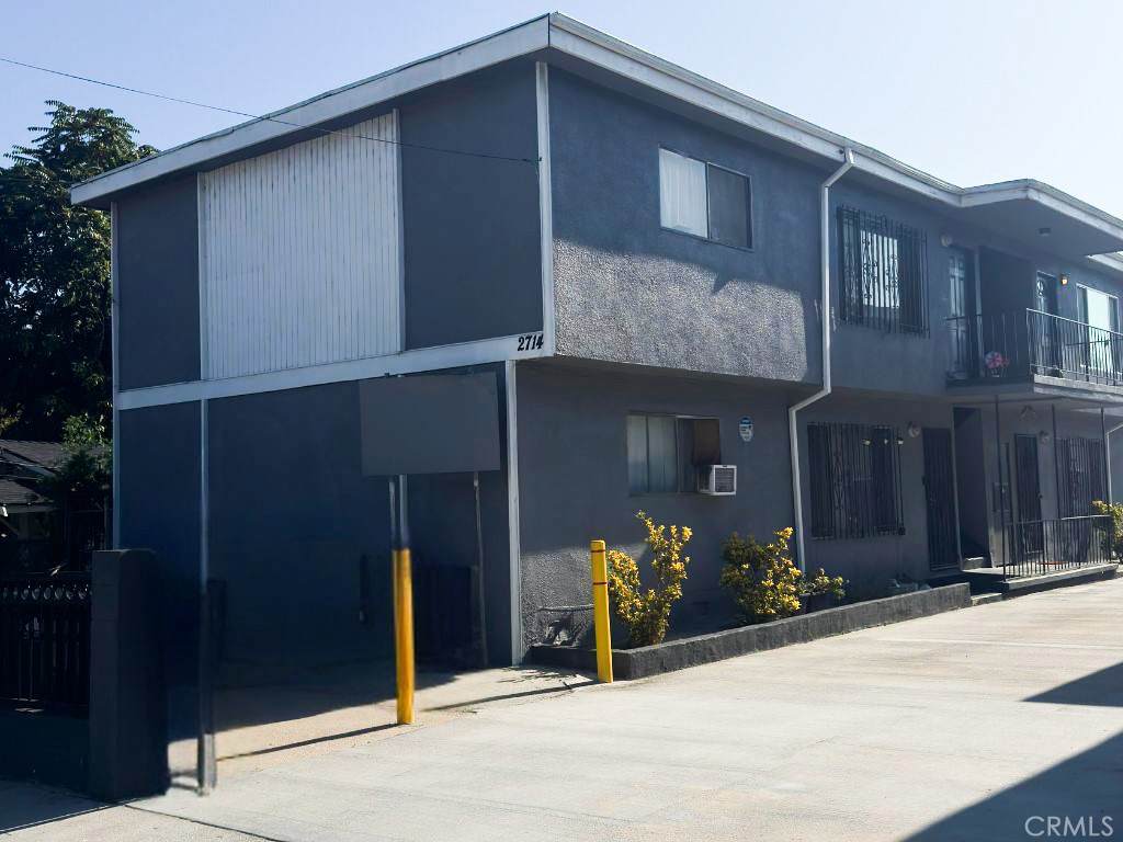 2714 Queen - Photo 1