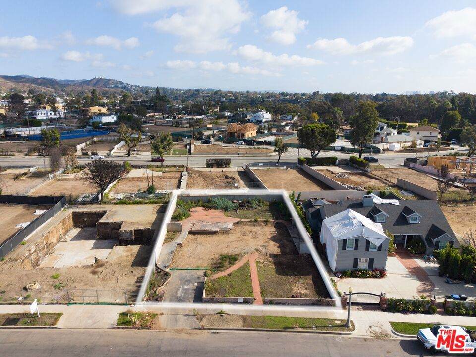 724 Toyopa Drive - Photo 1