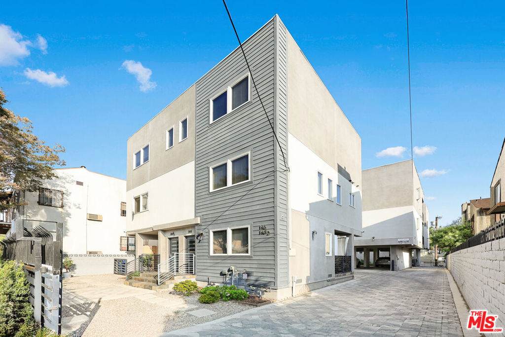 146 Rosemont Avenue - Photo 1