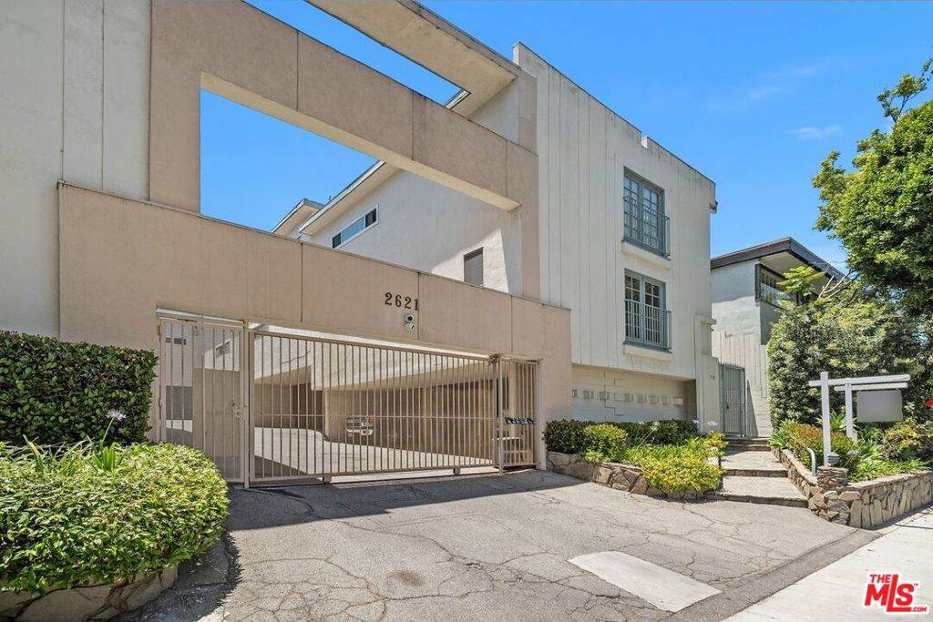 2621 Centinela Avenue - Photo 1
