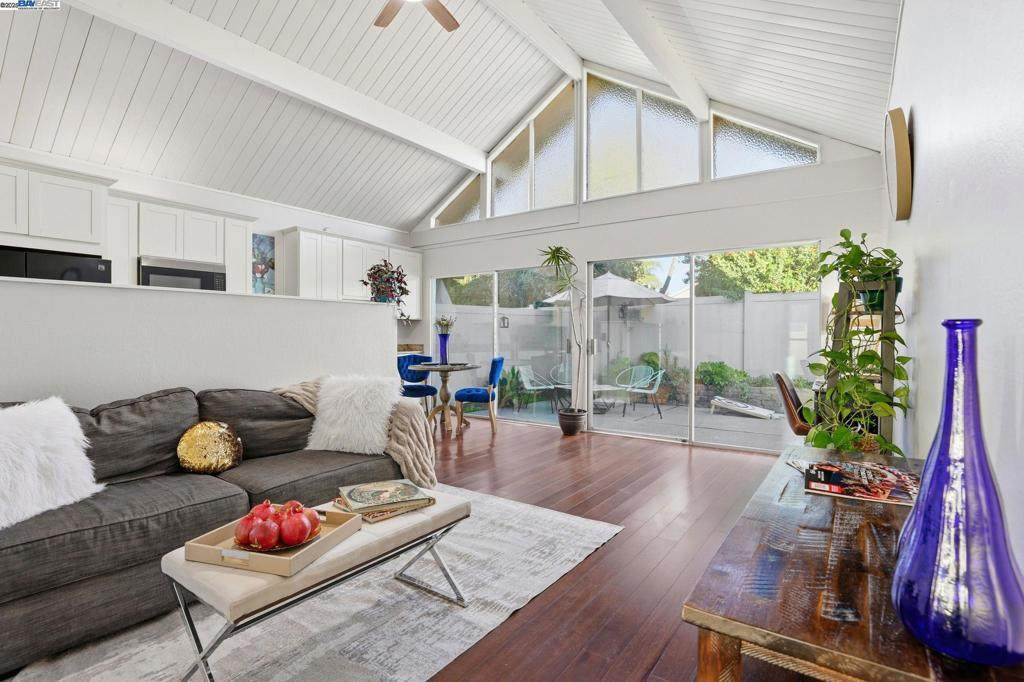 777 Partridge Cmn - Photo 1