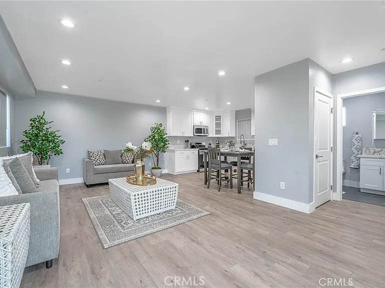 232 East Gage Avenue - Photo 1
