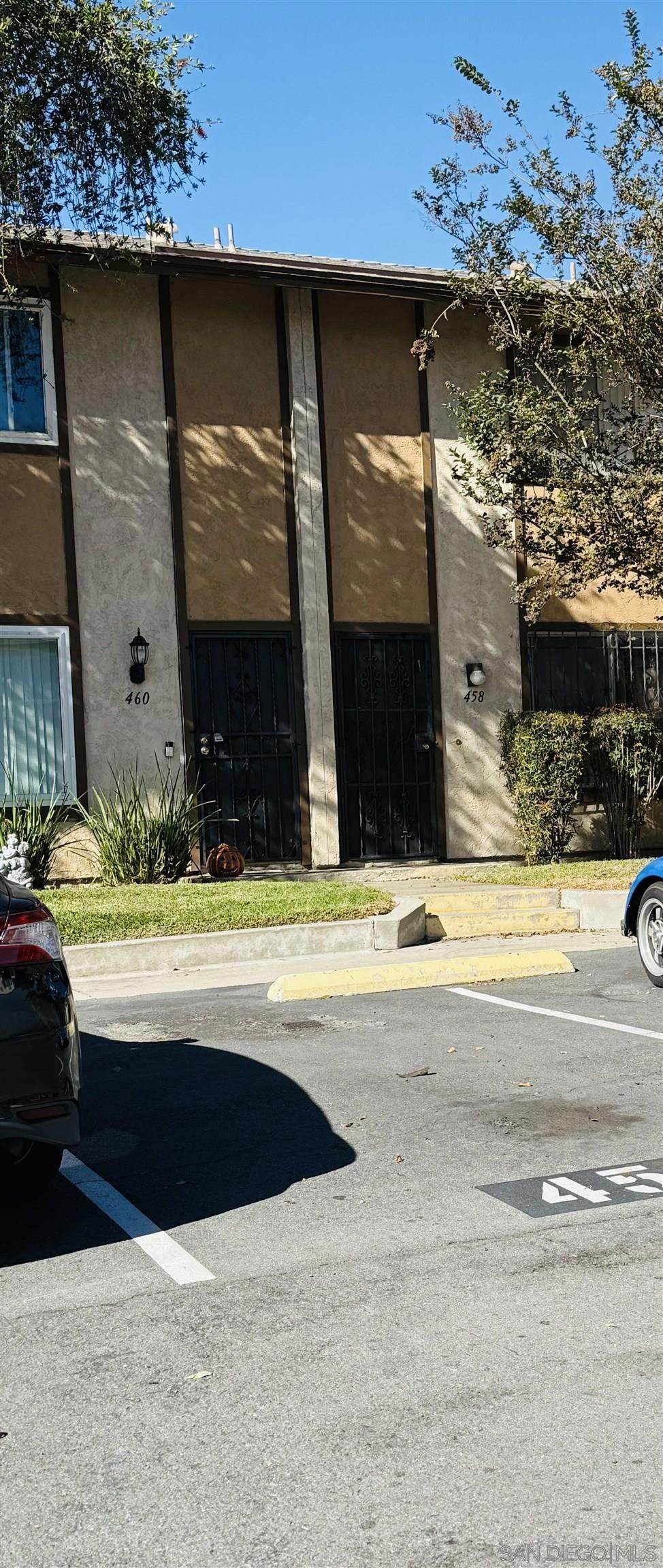 458 Ridgeway Ct - Photo 1