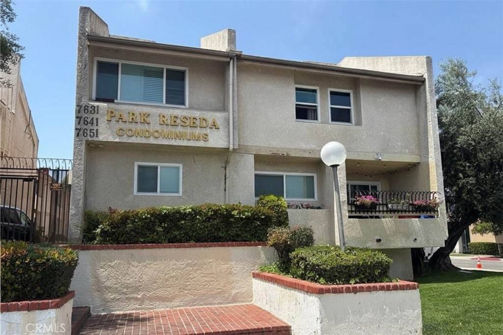 7651 Reseda - Photo 1