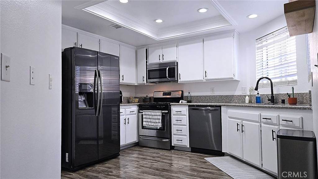 1921 Glenoaks Boulevard - Photo 1