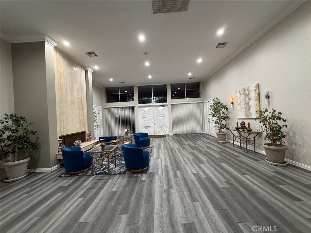 5301 Balboa Boulevard - Photo 1