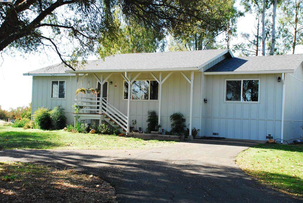 3710 Lakeview Dr - Photo 1