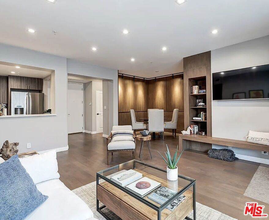 930 Doheny Drive - Photo 1