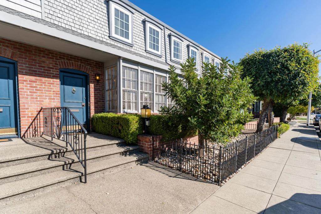 523 Maple Street - Photo 1