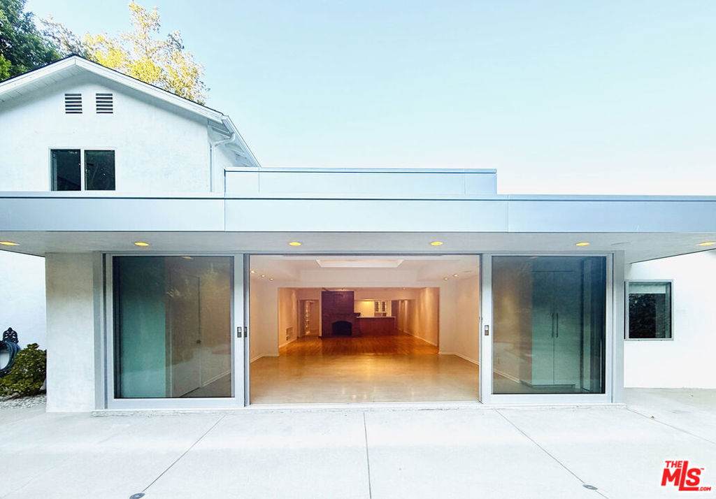 4031 Hollyline Avenue - Photo 1