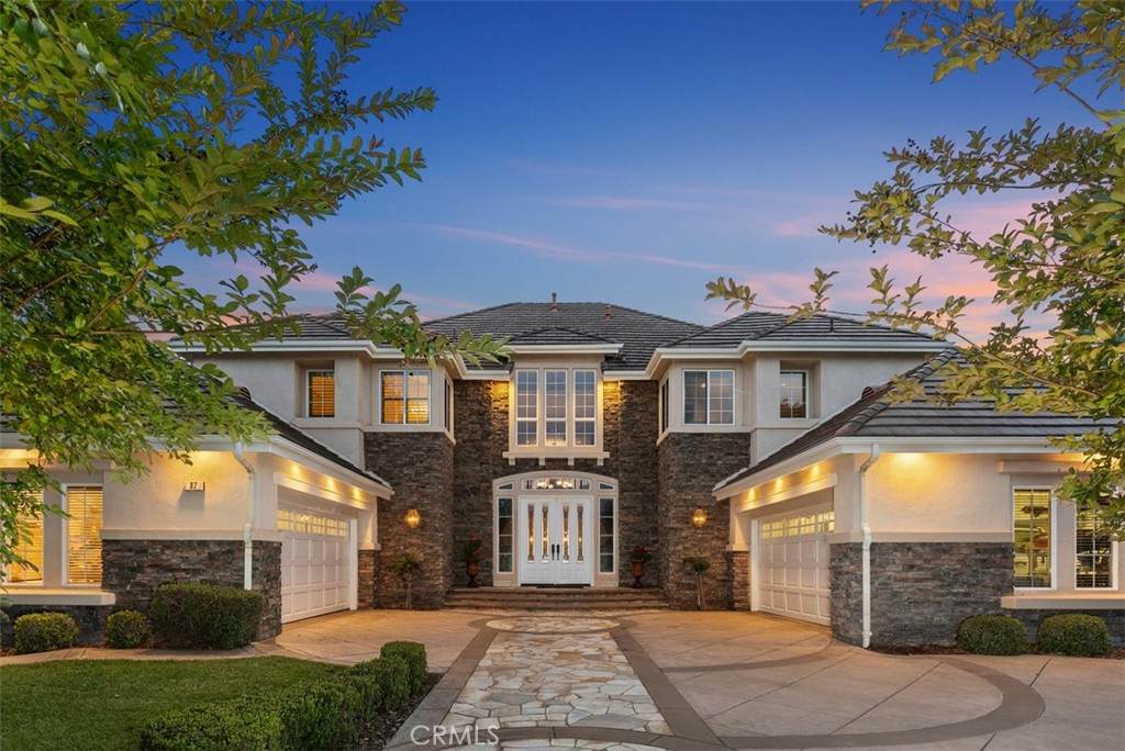 87 Panorama - Photo 1