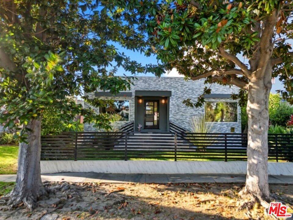 10915 Ayres Avenue - Photo 1