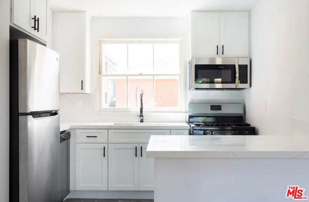 1138 Princeton Street - Photo 1