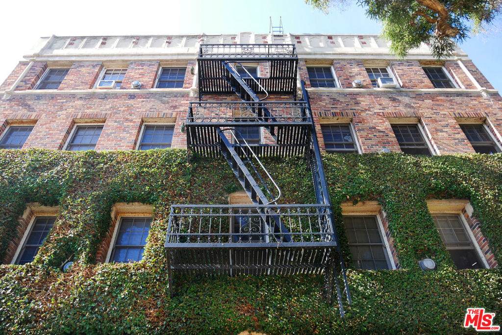 611 Cloverdale Avenue - Photo 1