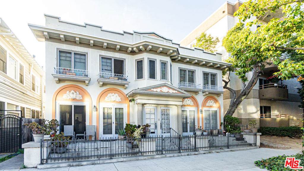 735 Locust Avenue - Photo 1