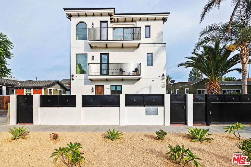 2324 Dunsmuir Avenue - Photo 1