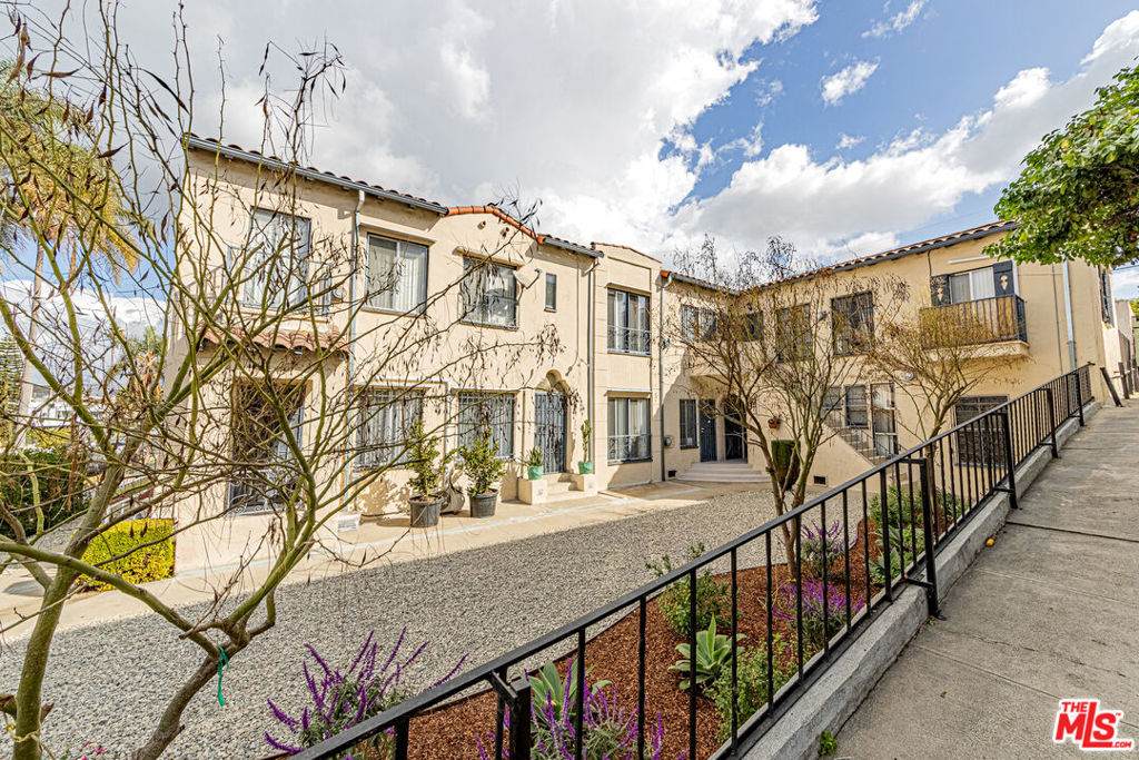 1152 Bronson Avenue - Photo 1