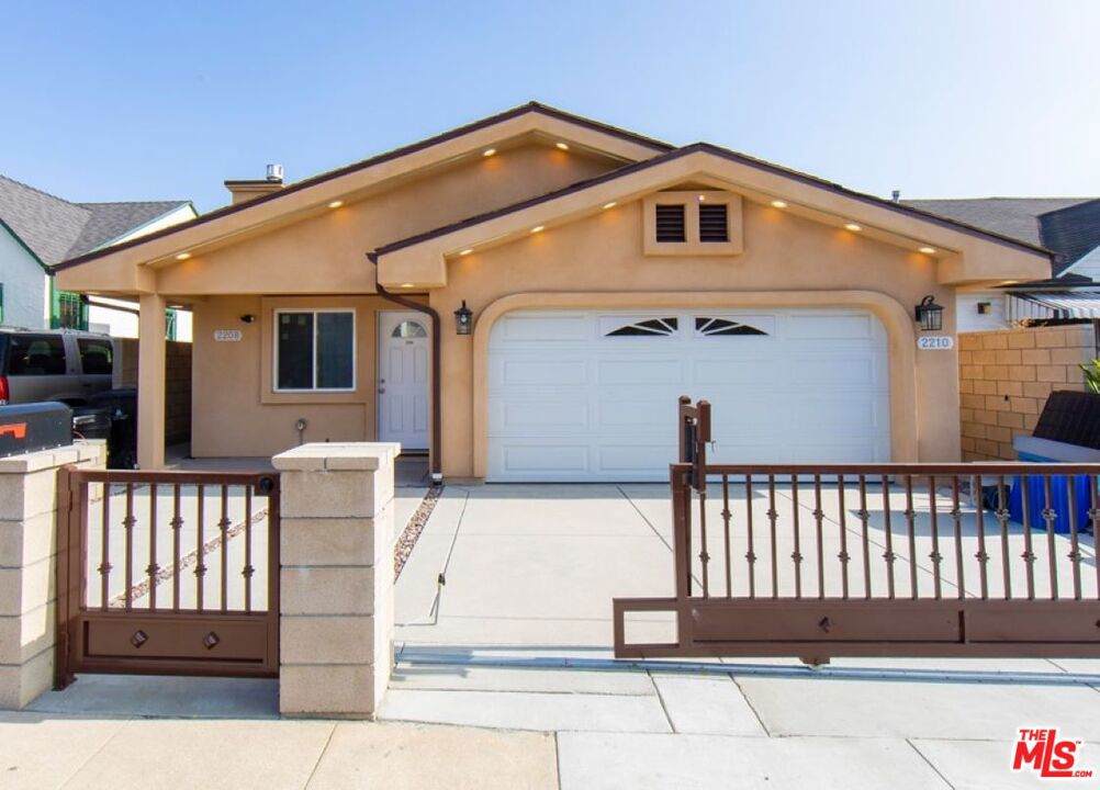 2208 Harcourt Avenue - Photo 1