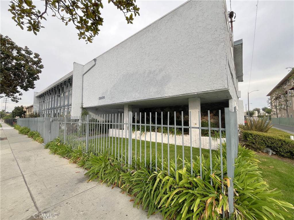 12926 Doty Avenue - Photo 1