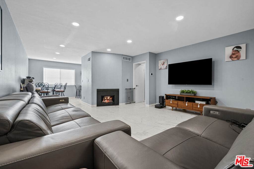 8024 Via Pompeii - Photo 1