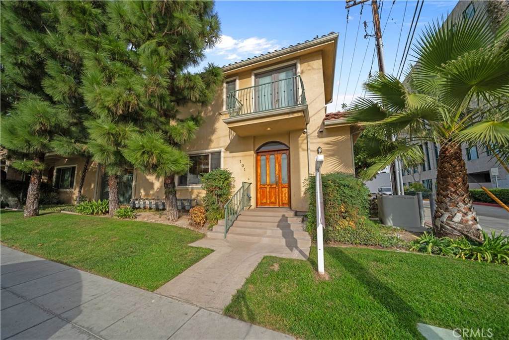 216 Buena Vista Street - Photo 1