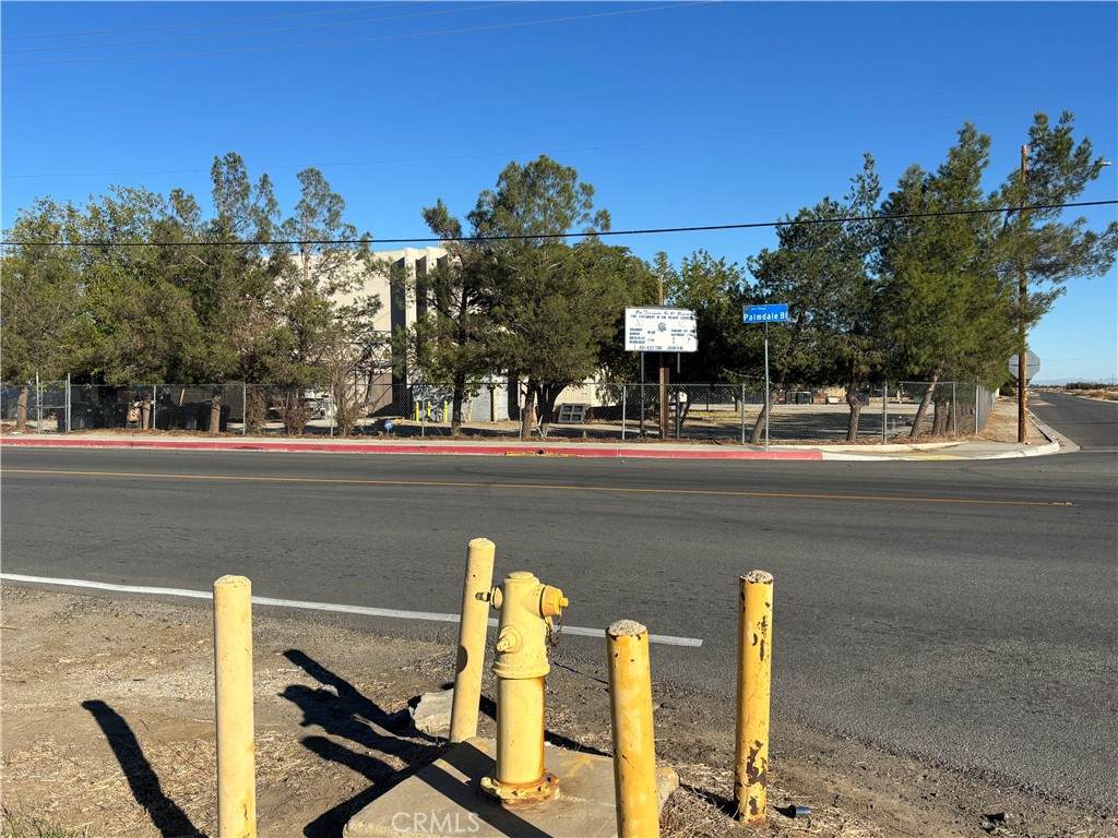 100 Palmdale Blvd - Photo 1