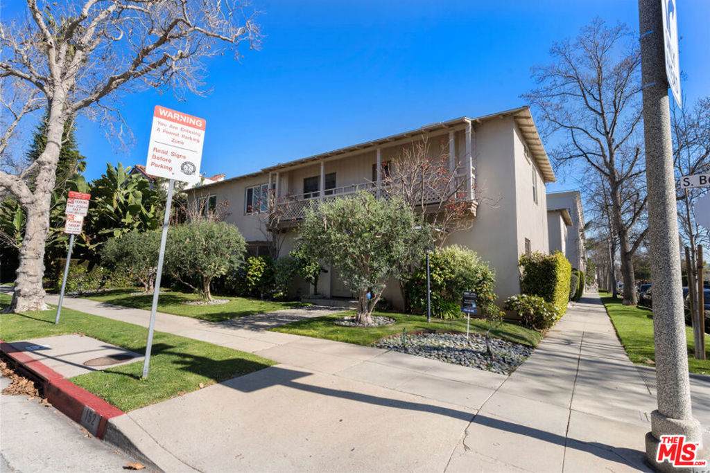 9623 Charleville Boulevard - Photo 1