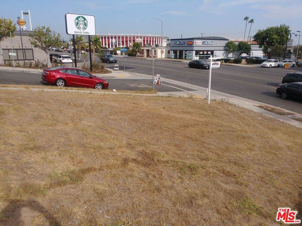 721 East Manchester Boulevard - Photo 1