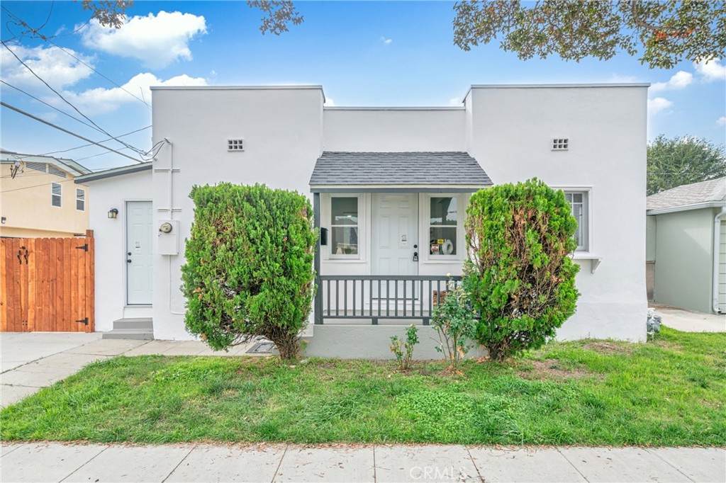 2560 Las Flores - Photo 1