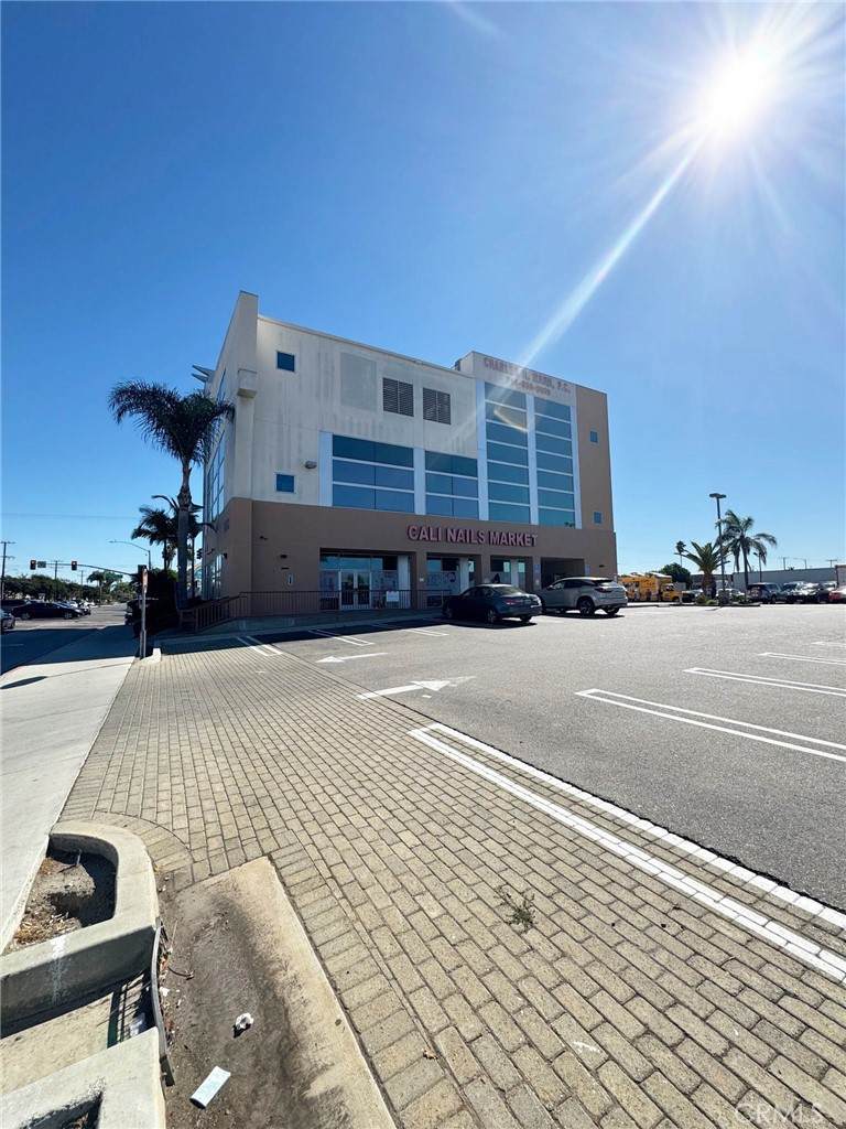 8990 Westminster - Photo 1