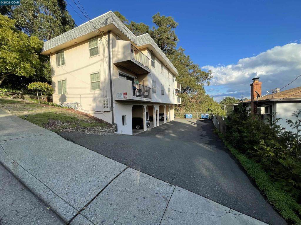 521 Laurel Ave - Photo 1