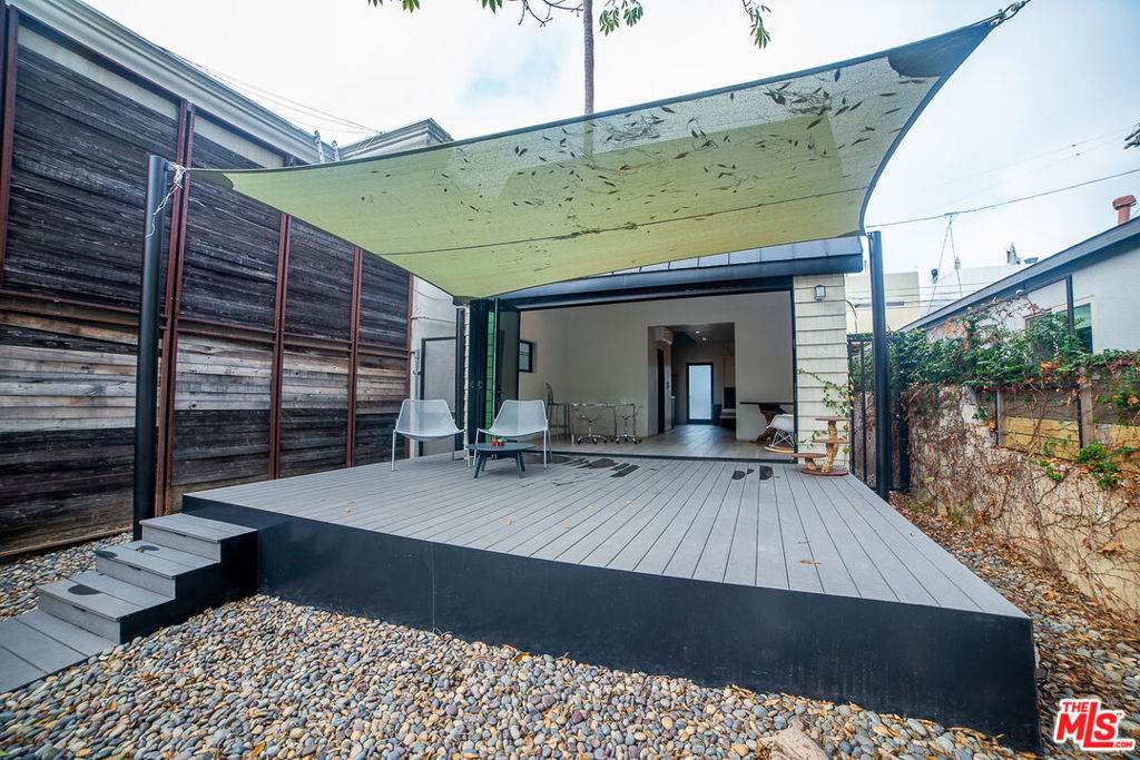 205 Venice Way - Photo 1