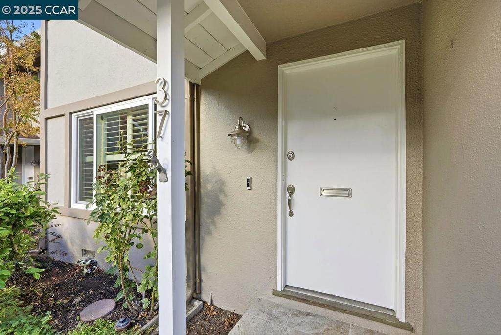 37 Miramonte Dr - Photo 1